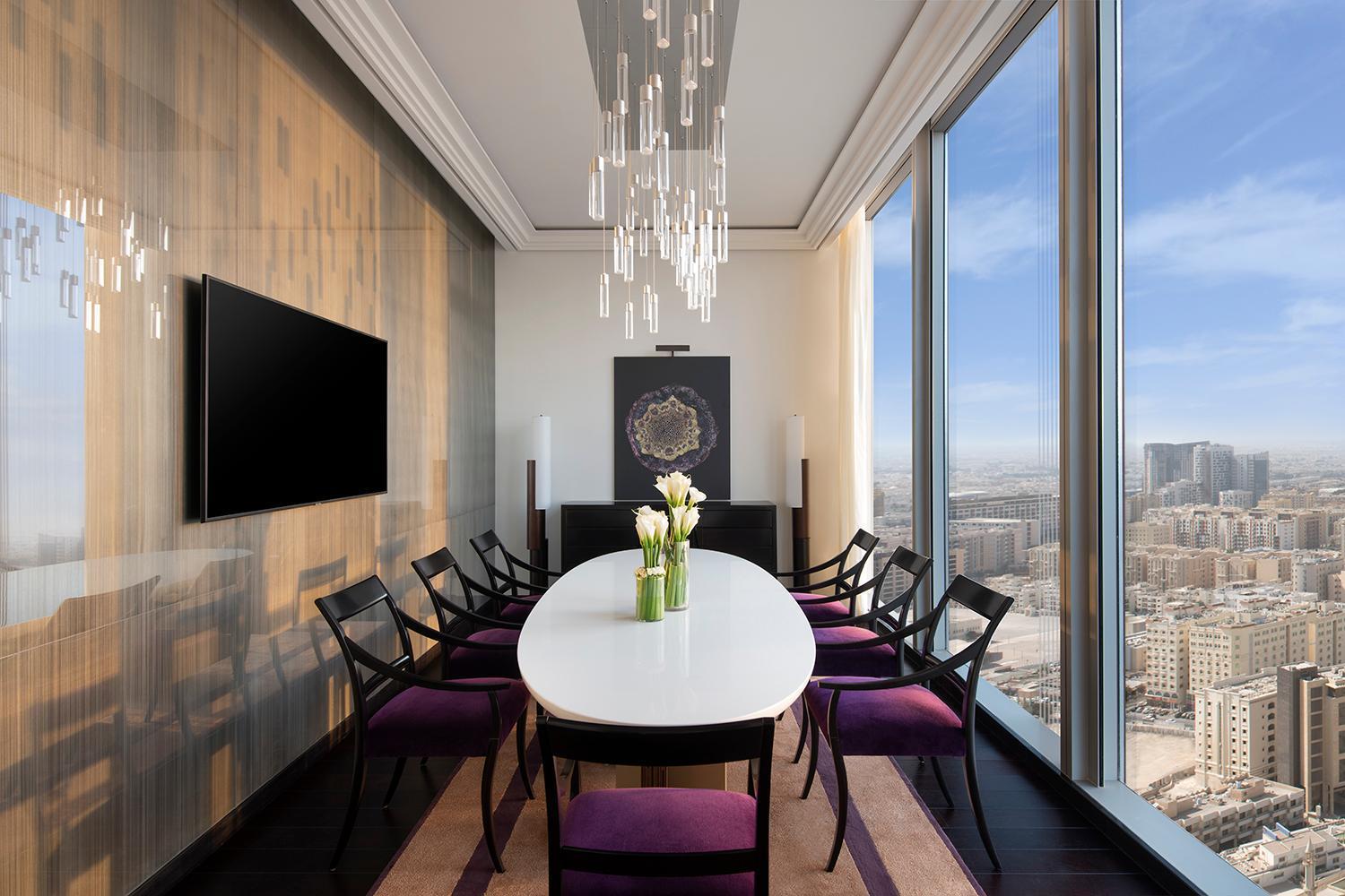 Banyan Tree Doha At La Cigale Mushaireb Habitación foto The dining room of a suite at the Ritz-Carlton, Riyadh